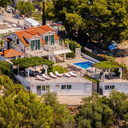 Villa Julia With Heated Pool, Ideal For Large Groups Milna  Esterno foto