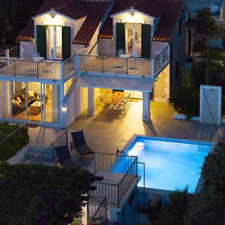 Villa Julia With Heated Pool, Ideal For Large Groups Milna  Esterno foto