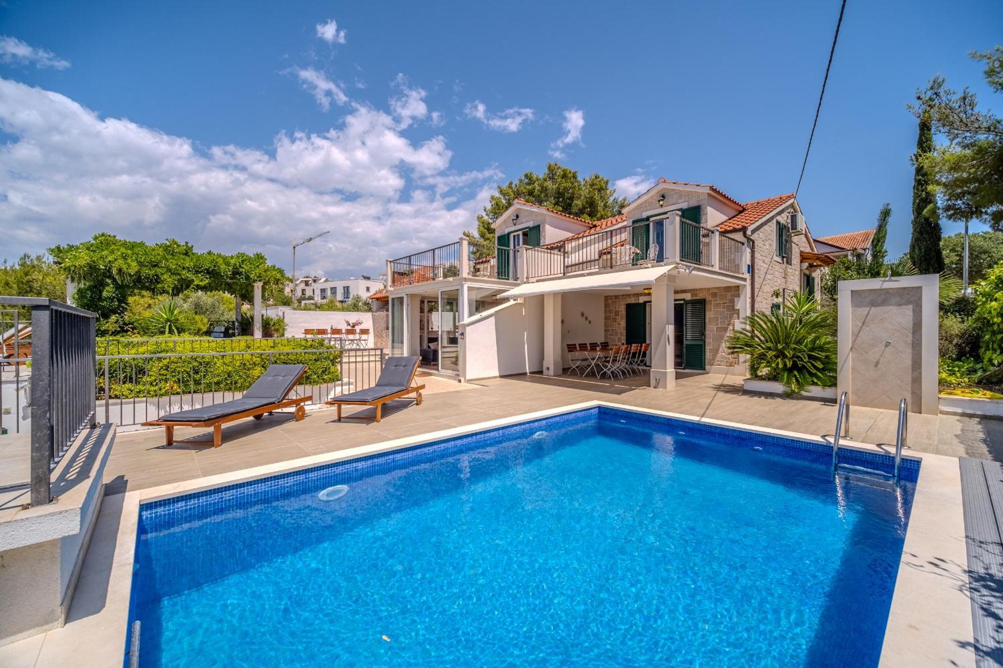 Villa Julia With Heated Pool, Ideal For Large Groups Milna  Esterno foto