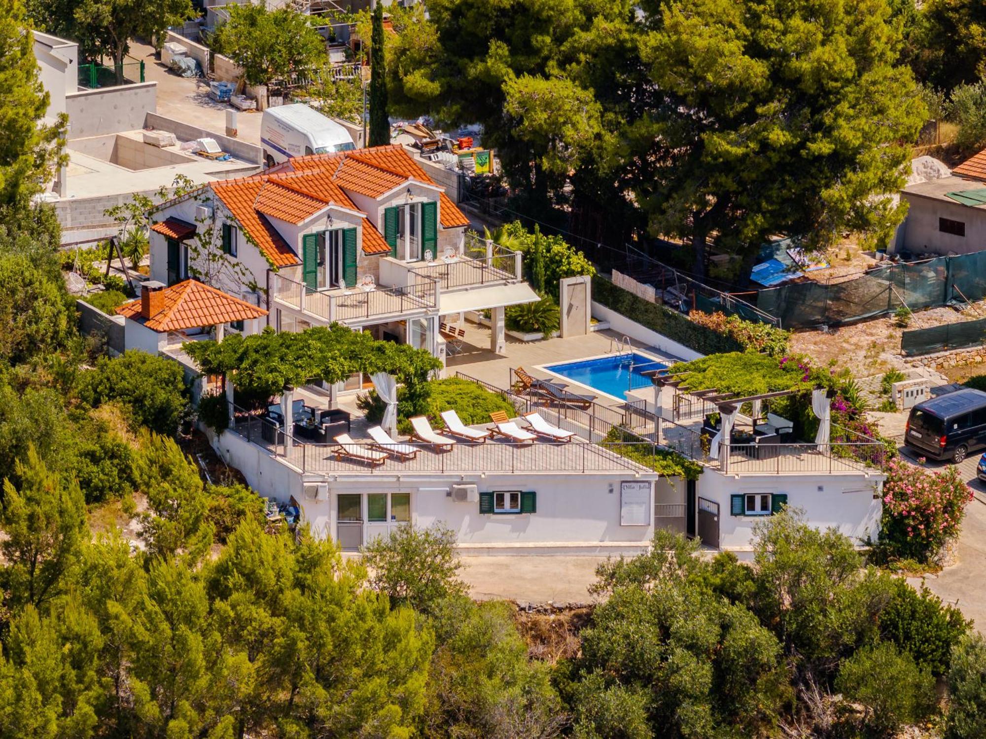 Villa Julia With Heated Pool, Ideal For Large Groups Milna  Esterno foto