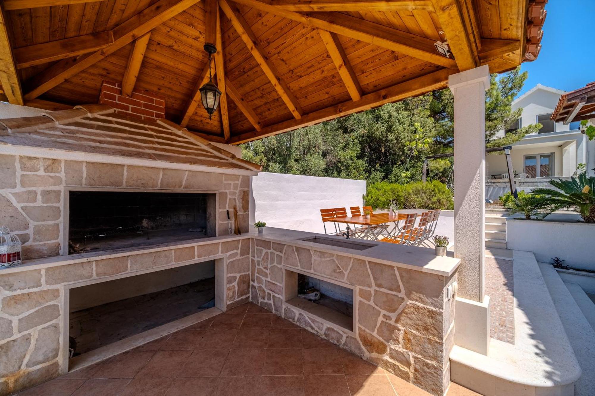 Villa Julia With Heated Pool, Ideal For Large Groups Milna  Esterno foto
