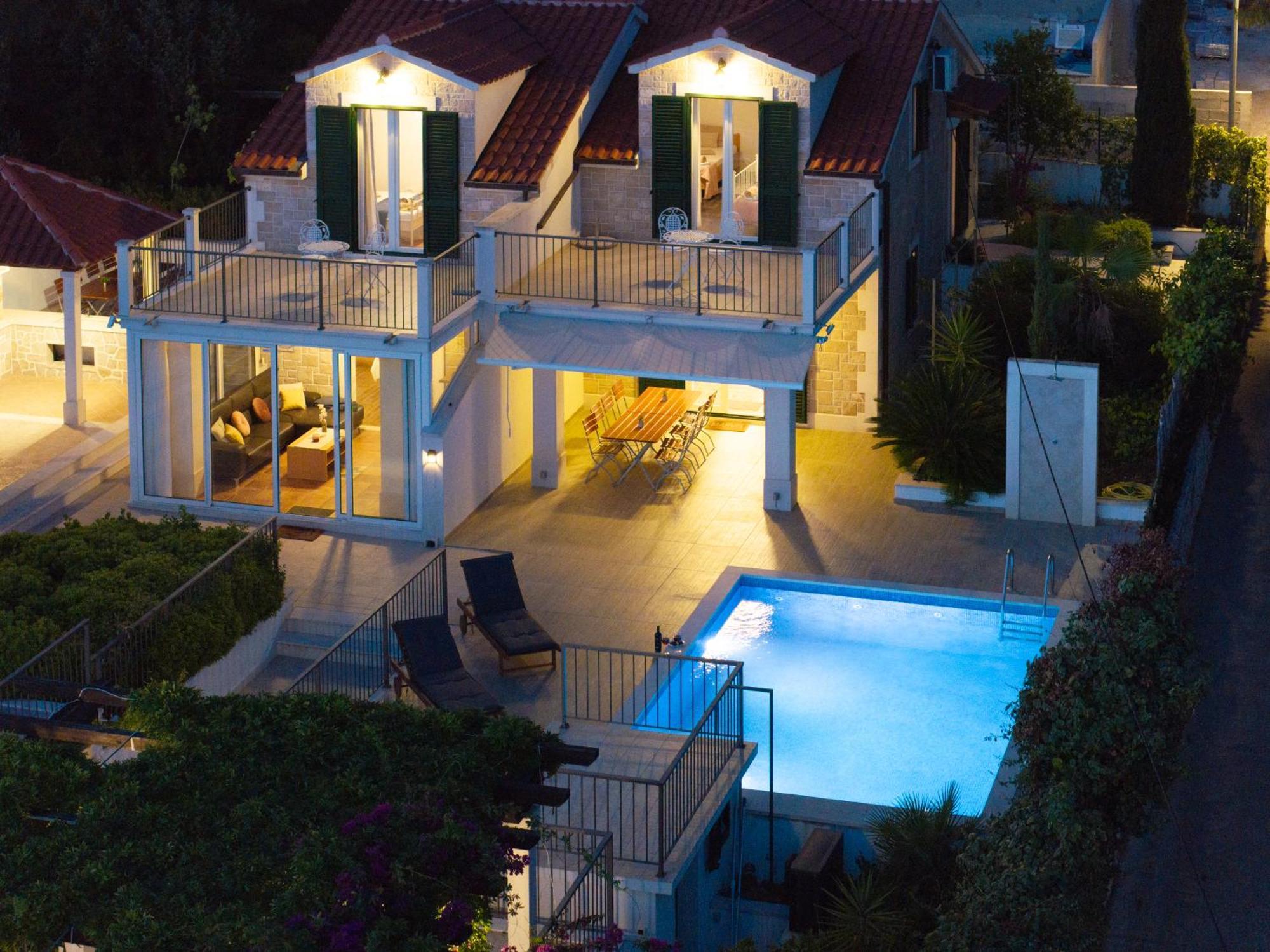 Villa Julia With Heated Pool, Ideal For Large Groups Milna  Esterno foto