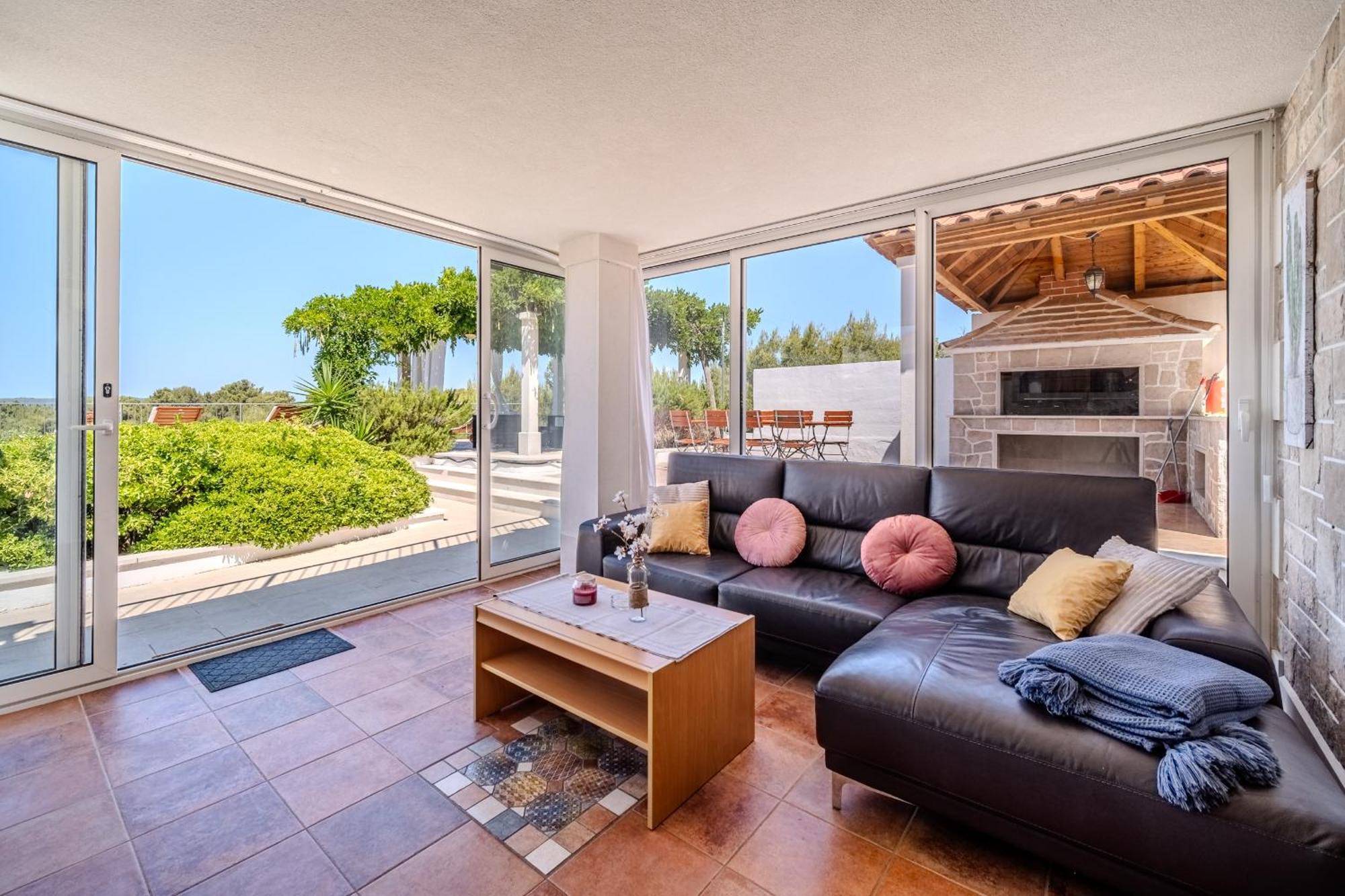 Villa Julia With Heated Pool, Ideal For Large Groups Milna  Esterno foto