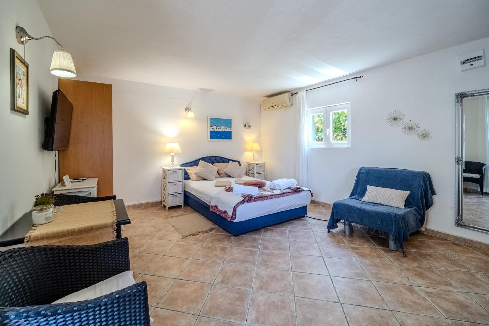 Villa Julia With Heated Pool, Ideal For Large Groups Milna  Esterno foto